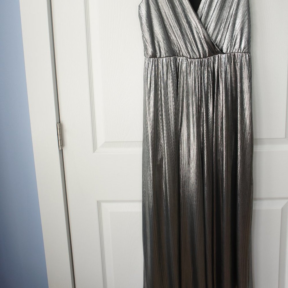 Francesca’s Collection Size Large Silver Jumpsuit - Picture 8 of 16